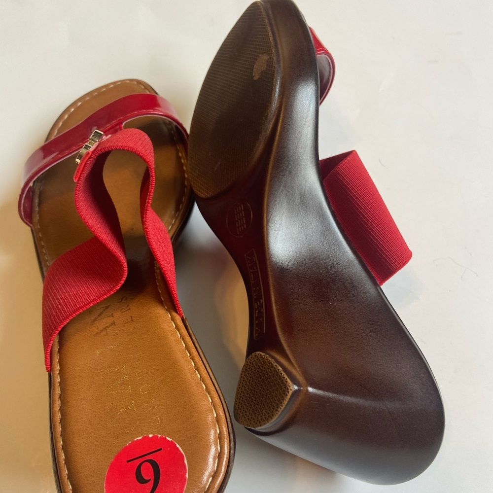 Italian Shoemakers Red Sandals - Picture 4 of 5